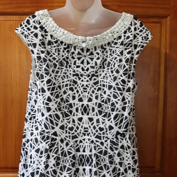 Ellen Tracy Black & White Mandala print Beaded Yoke Party Dress 14 - Picture 12 of 15